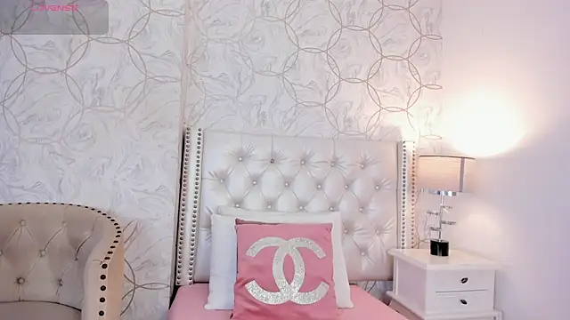 Snapshot of amara_rousse chatting on 01/06/26, 11:25 amara rousse online show from 01/06/26, 11:25