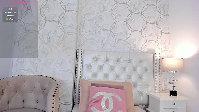 Snapshot of amara_rousse chatting on 01/17/26, 11:37 amara rousse online show from 01/17/26, 11:37