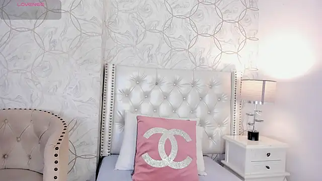 Snapshot of amara_rousse chatting on 01/18/26, 11:36 amara rousse online show from 01/18/26, 11:36