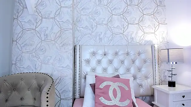 Snapshot of amara_rousse chatting on 02/19/26, 11:39 amara rousse online show from 02/19/26, 11:39