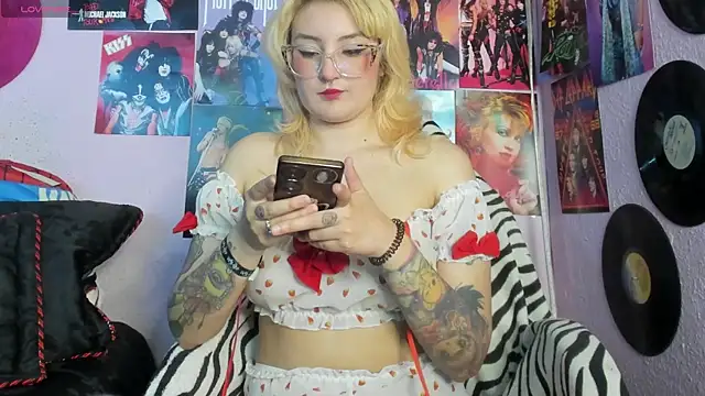 Avril Maria online show from 09/15/25, 06:08