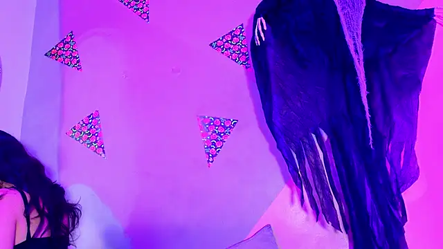 Laura and Kevin online show from 10/27/25, 01:37