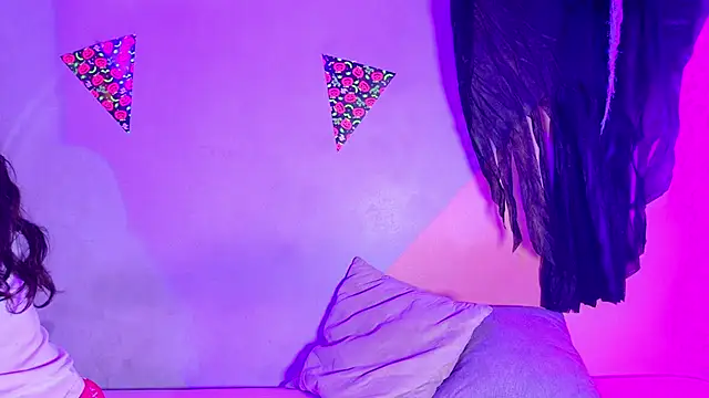 Laura and Kevin online show from 10/30/25, 01:23