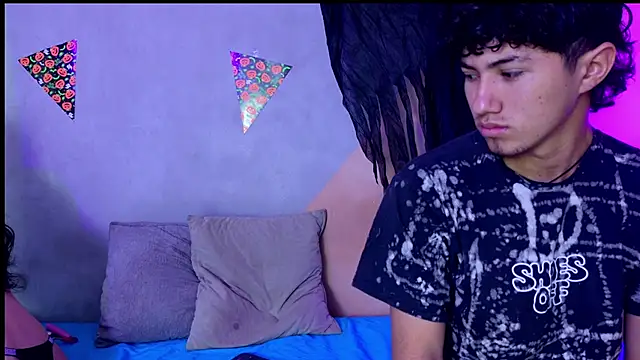 Laura and Kevin online show from 11/04/25, 01:21