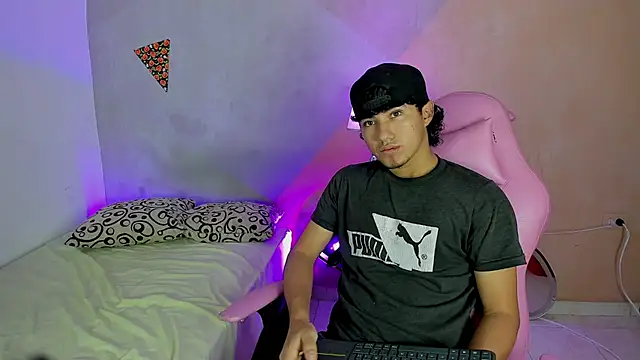 Laura and Kevin online show from 11/20/25, 03:12