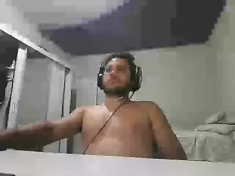 Snapshot of Miguelion2308 chatting on 02/10/26, 01:32 Miguelion2308 online show from 02/10/26, 01:32