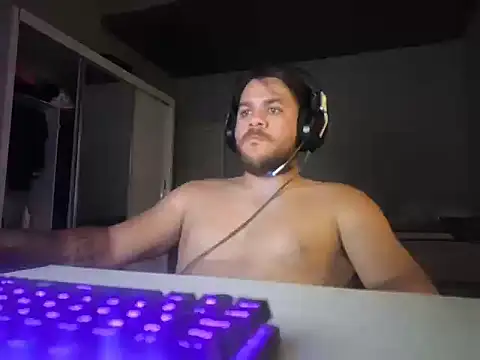 Snapshot of Miguelion2308 chatting on 02/24/26, 12:19 Miguelion2308 online show from 02/24/26, 12:19