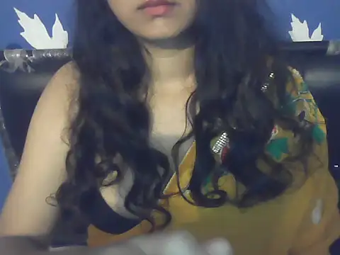 SoftButDeadly0 online show from 12/13/25, 07:53