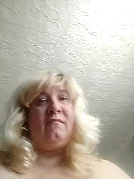 Snapshot of GlamMilena chatting on 02/24/25, 12:37 GlamMilena online show from 02/24/25, 12:37