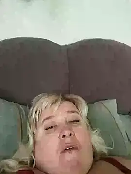 GlamMilena online show from 12/17/25, 12:11