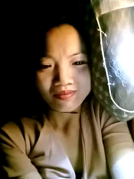 ngan-cute online show from 11/12/25, 01:33