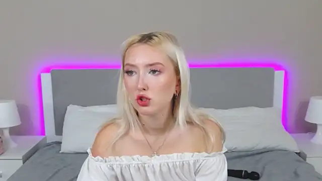 Snapshot of MarianeSun chatting on 09/16/25, 04:02 MarianeSun online show from 09/16/25, 04:02