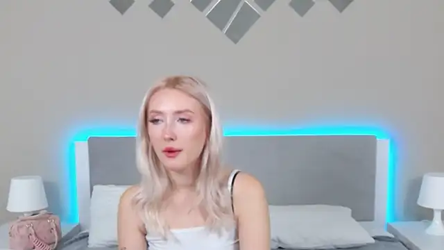 Snapshot of MarianeSun chatting on 09/17/25, 04:03 MarianeSun online show from 09/17/25, 04:03