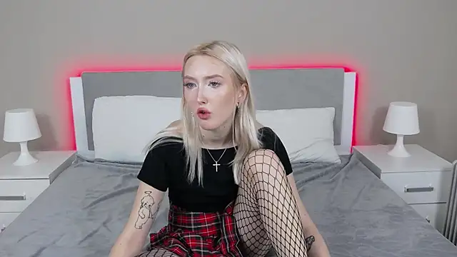 Snapshot of MarianeSun chatting on 09/22/25, 04:03 MarianeSun online show from 09/22/25, 04:03