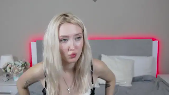 Snapshot of MarianeSun chatting on 10/07/25, 04:09 MarianeSun online show from 10/07/25, 04:09