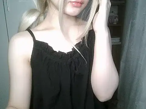 Snapshot of Annabelle-e chatting on 03/12/26, 10:05 Annabelle-e online show from 03/12/26, 10:05