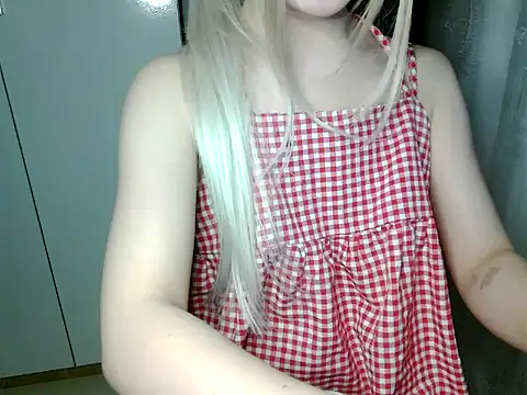 Snapshot of Annabelle-e chatting on 03/23/26, 03:38 Annabelle-e online show from 03/23/26, 03:38