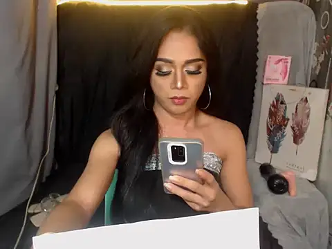 Snapshot of SerenityFoxx chatting on 12/04/25, 08:01 SerenityFoxx online show from 12/04/25, 08:01