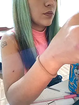 Snapshot of euahotmarii20 chatting on 11/05/25, 03:17 euahotmarii20 online show from 11/05/25, 03:17