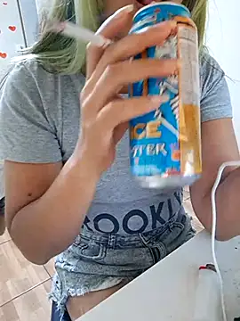 Snapshot of euahotmarii20 chatting on 11/20/25, 04:45 euahotmarii20 online show from 11/20/25, 04:45