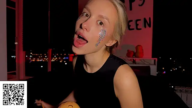 ElysiaXo online show from 10/31/25, 09:27