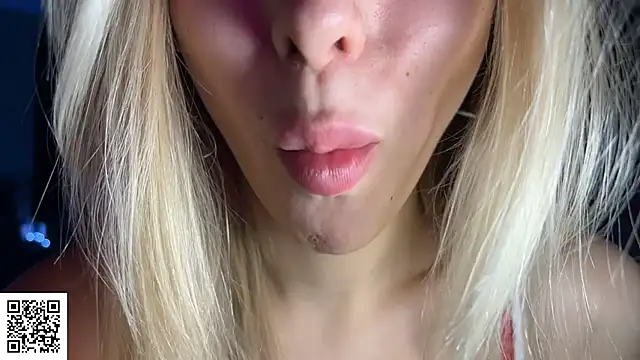 ElysiaXo online show from 12/04/25, 10:07