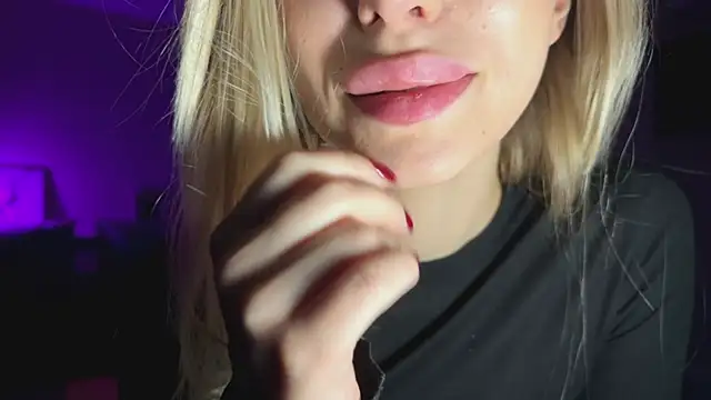 ElysiaXo online show from 12/17/25, 10:27