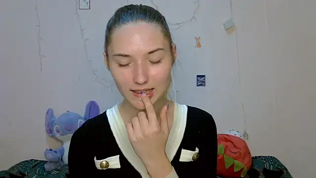  kikiclark   online show from 09/15/25, 08:53