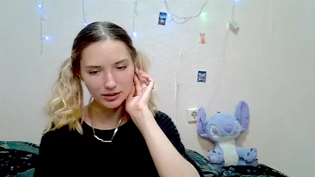  kikiclark   online show from 09/24/25, 08:45