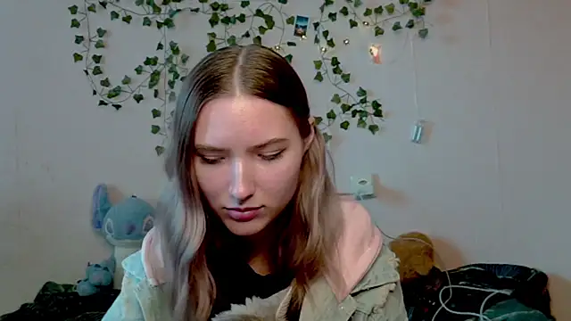  kikiclark   online show from 10/23/25, 01:10