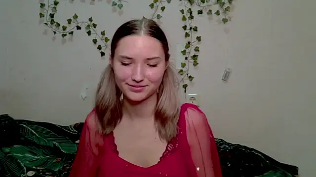  kikiclark   online show from 11/01/25, 08:55