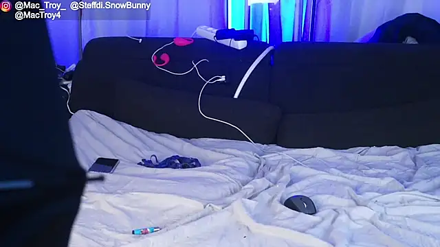 Steffi Snowbunny online show from 10/25/25, 07:19