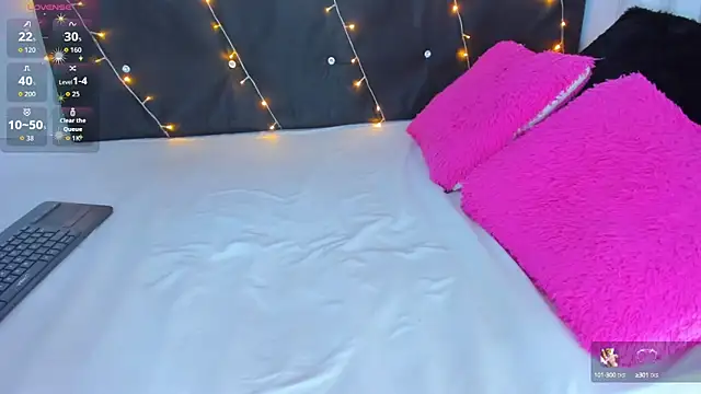 Snapshot of Danaa_moore_ chatting on 10/24/25, 09:44 Danaa moore online show from 10/24/25, 09:44