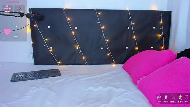 Snapshot of Danaa_moore_ chatting on 10/25/25, 09:31 Danaa moore online show from 10/25/25, 09:31