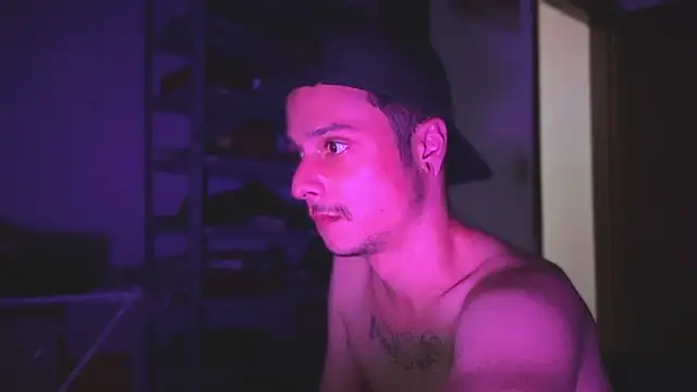 Snapshot of chrisalmeid_ chatting on 09/21/25, 01:07 chrisalmeid online show from 09/21/25, 01:07