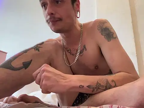 Snapshot of chrisalmeid_ chatting on 10/13/25, 08:20 chrisalmeid online show from 10/13/25, 08:20