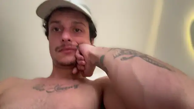 Snapshot of chrisalmeid_ chatting on 04/04/26, 10:46 chrisalmeid online show from 04/04/26, 10:46