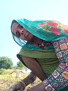 Snapshot of Hot-honi chatting on 10/12/25, 03:49 Hot-honi online show from 10/12/25, 03:49