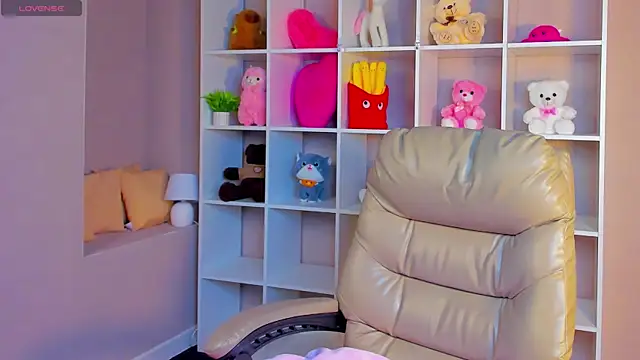 Lynn Martin online show from 09/30/25, 01:10