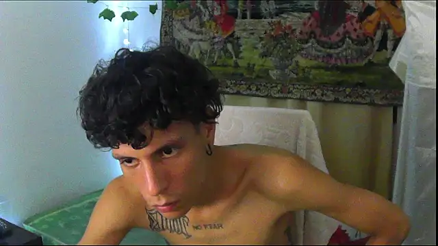 Snapshot of Crxxxsh chatting on 09/09/25, 03:50 Crxxxsh online show from 09/09/25, 03:50