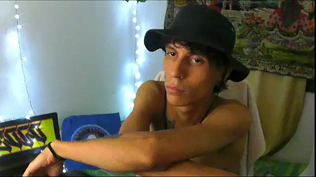 Snapshot of Crxxxsh chatting on 09/10/25, 02:44 Crxxxsh online show from 09/10/25, 02:44