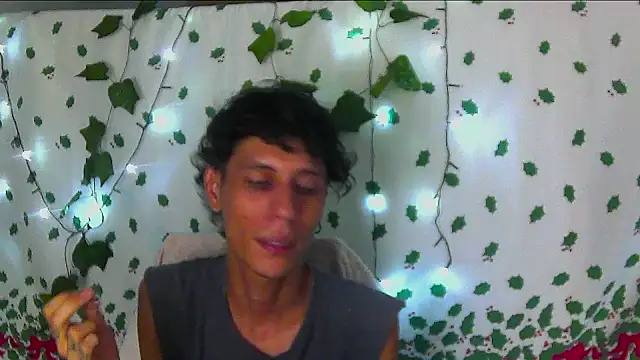 Snapshot of Crxxxsh chatting on 09/22/25, 11:51 Crxxxsh online show from 09/22/25, 11:51