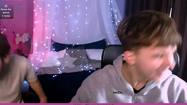 travis wolf  online show from 11/12/25, 07:57