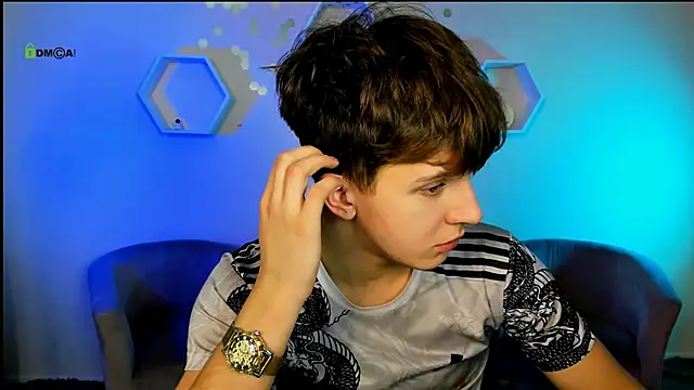 travis wolf  online show from 12/03/25, 08:07