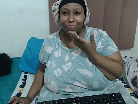 Chubby Queenx255 online show from 10/15/25, 04:01