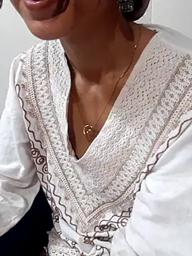 Snapshot of siya_rani67 chatting on 10/06/25, 06:33 siya rani67 online show from 10/06/25, 06:33