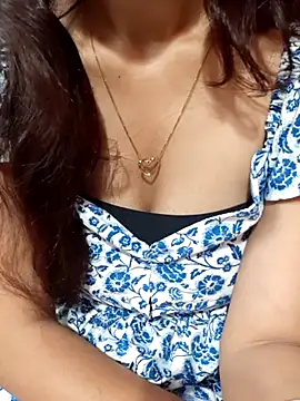 Snapshot of siya_rani67 chatting on 10/23/25, 01:10 siya rani67 online show from 10/23/25, 01:10