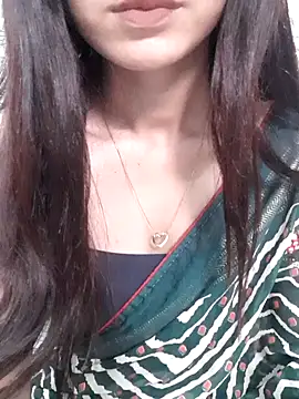 Snapshot of siya_rani67 chatting on 11/13/25, 10:14 siya rani67 online show from 11/13/25, 10:14