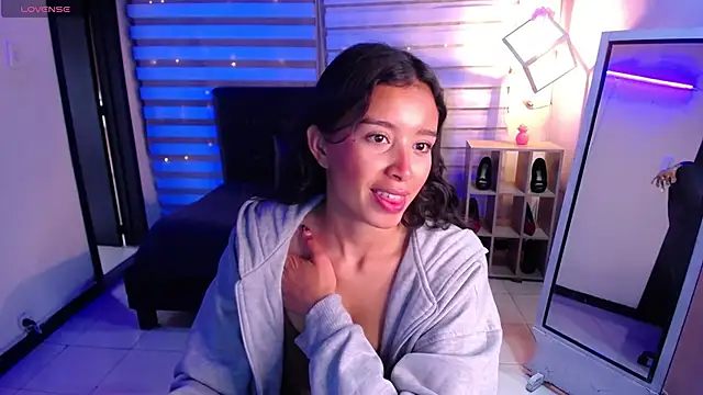  Mia Evans 1 online show from 10/22/25, 07:57