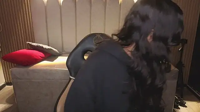 Snapshot of _Mia_Evans_1 chatting on 01/12/26, 01:16 Mia Evans 1 online show from 01/12/26, 01:16